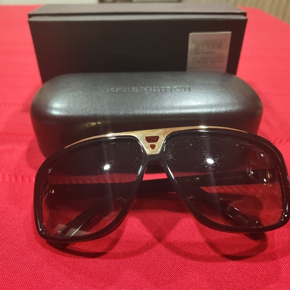 Louis Vuitton Black & Gold Sunglasses [READ DISCLAIMER] - Picture 1 of 3